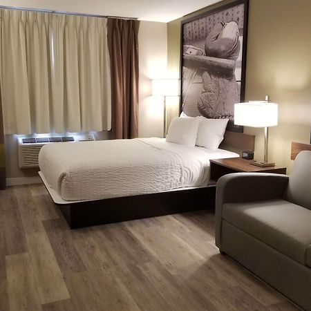 Super 8 By Wyndham Winnipeg West Εξωτερικό φωτογραφία