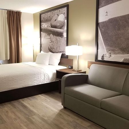 Super 8 By Wyndham Winnipeg West Εξωτερικό φωτογραφία