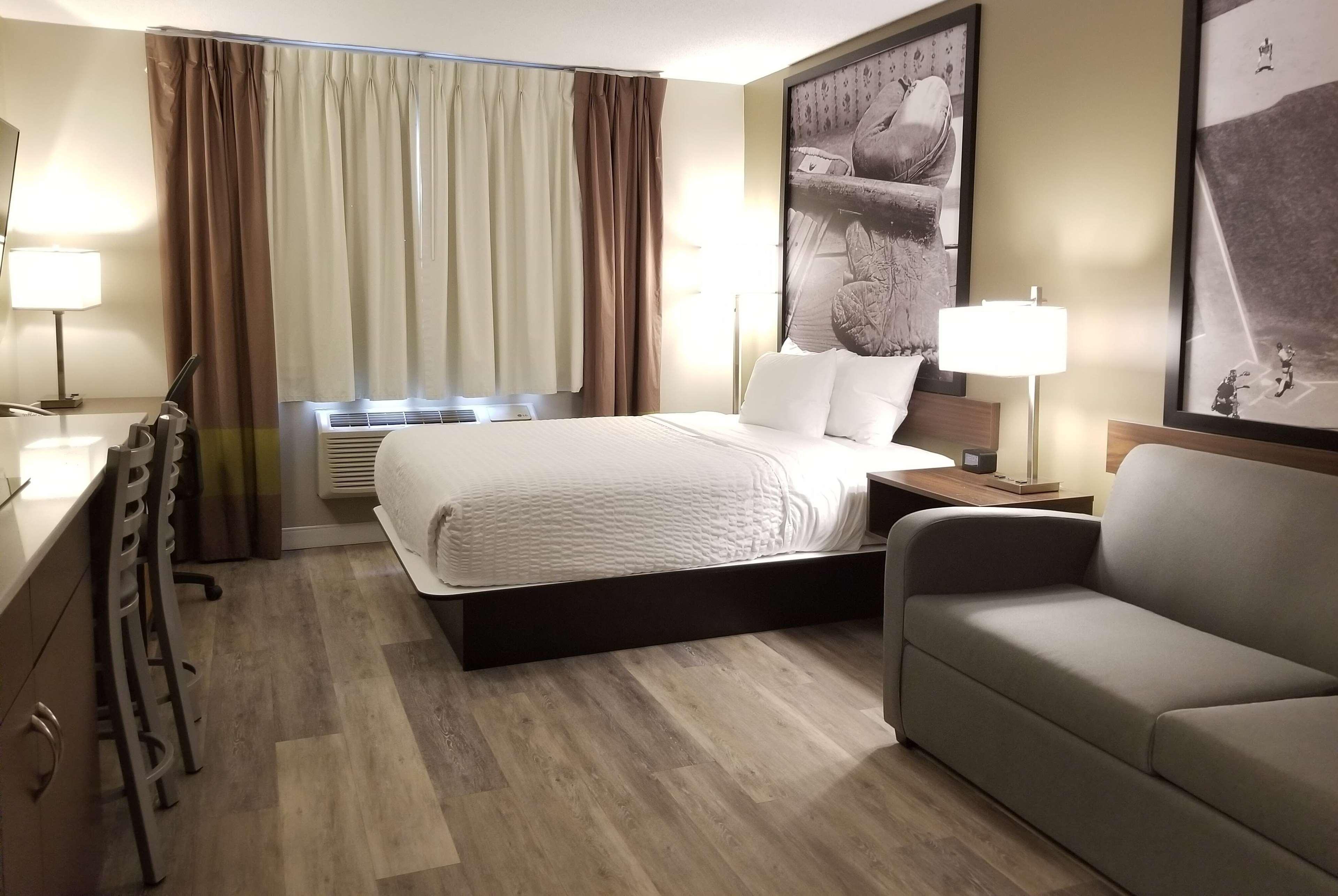 Super 8 By Wyndham Winnipeg West Εξωτερικό φωτογραφία