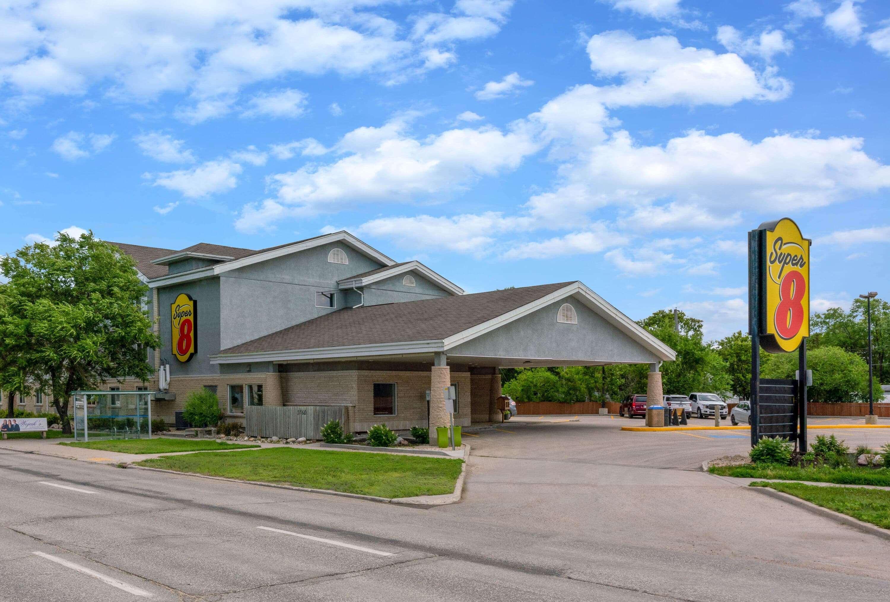 Super 8 By Wyndham Winnipeg West Εξωτερικό φωτογραφία