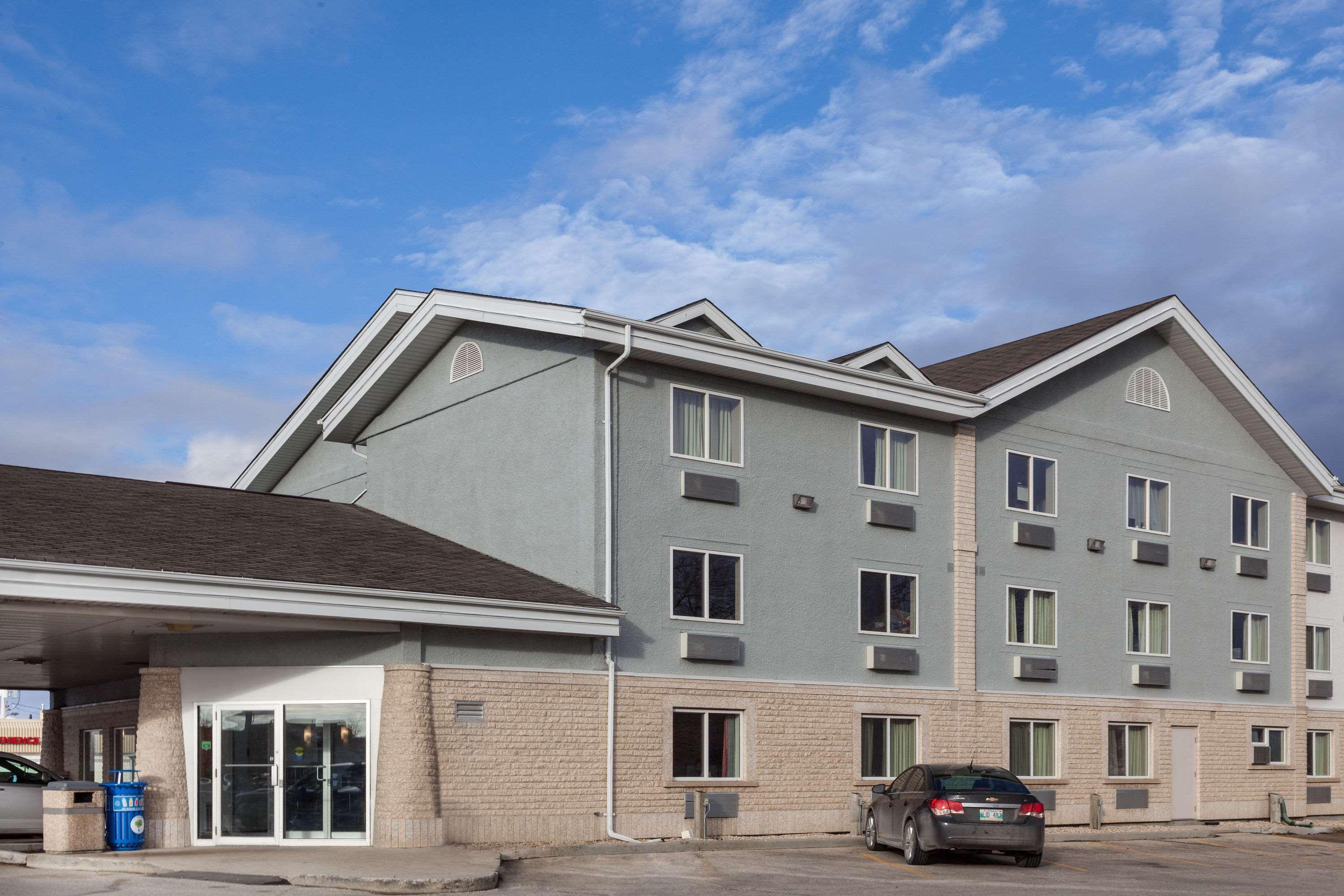 Super 8 By Wyndham Winnipeg West Εξωτερικό φωτογραφία