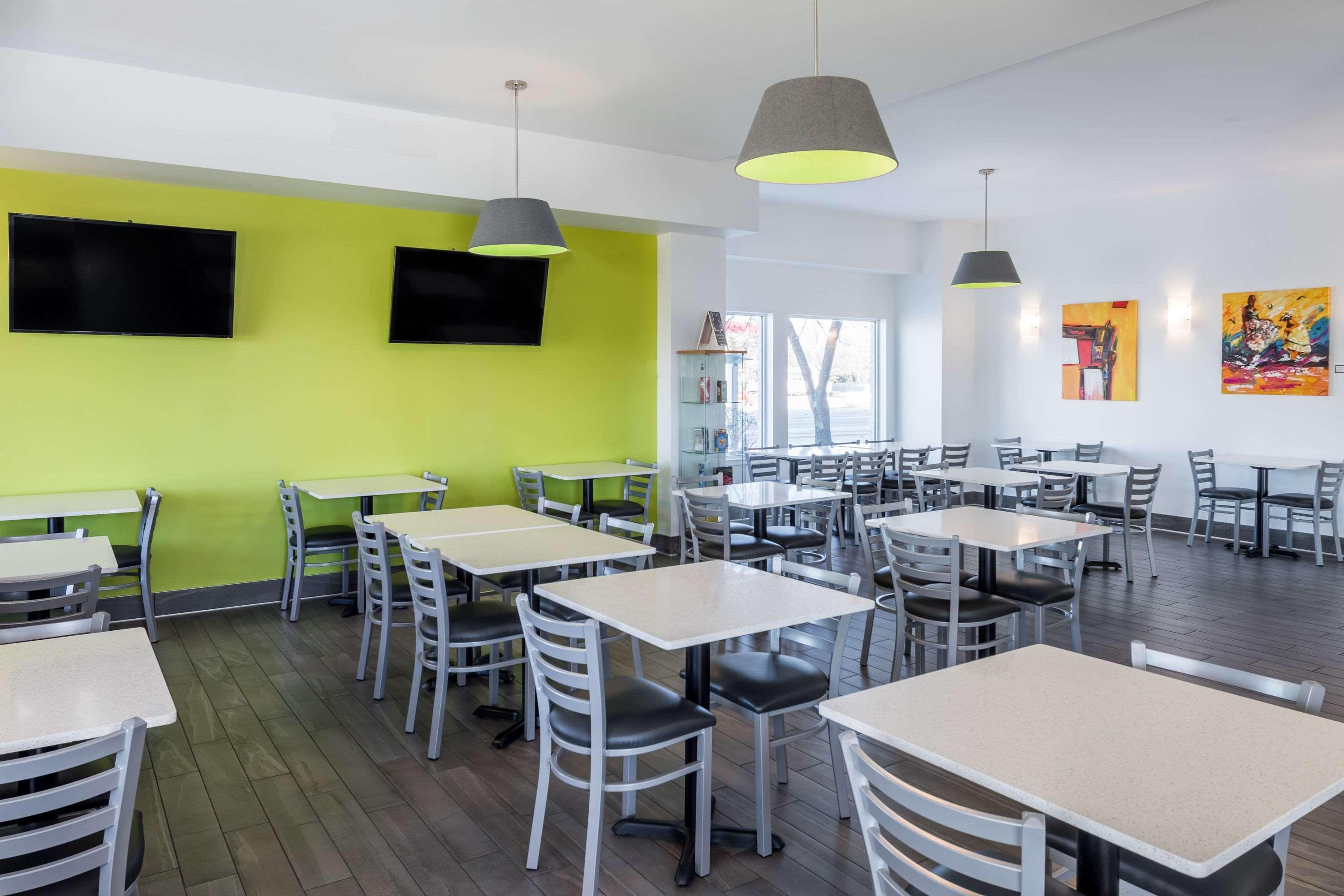 Super 8 By Wyndham Winnipeg West Εξωτερικό φωτογραφία