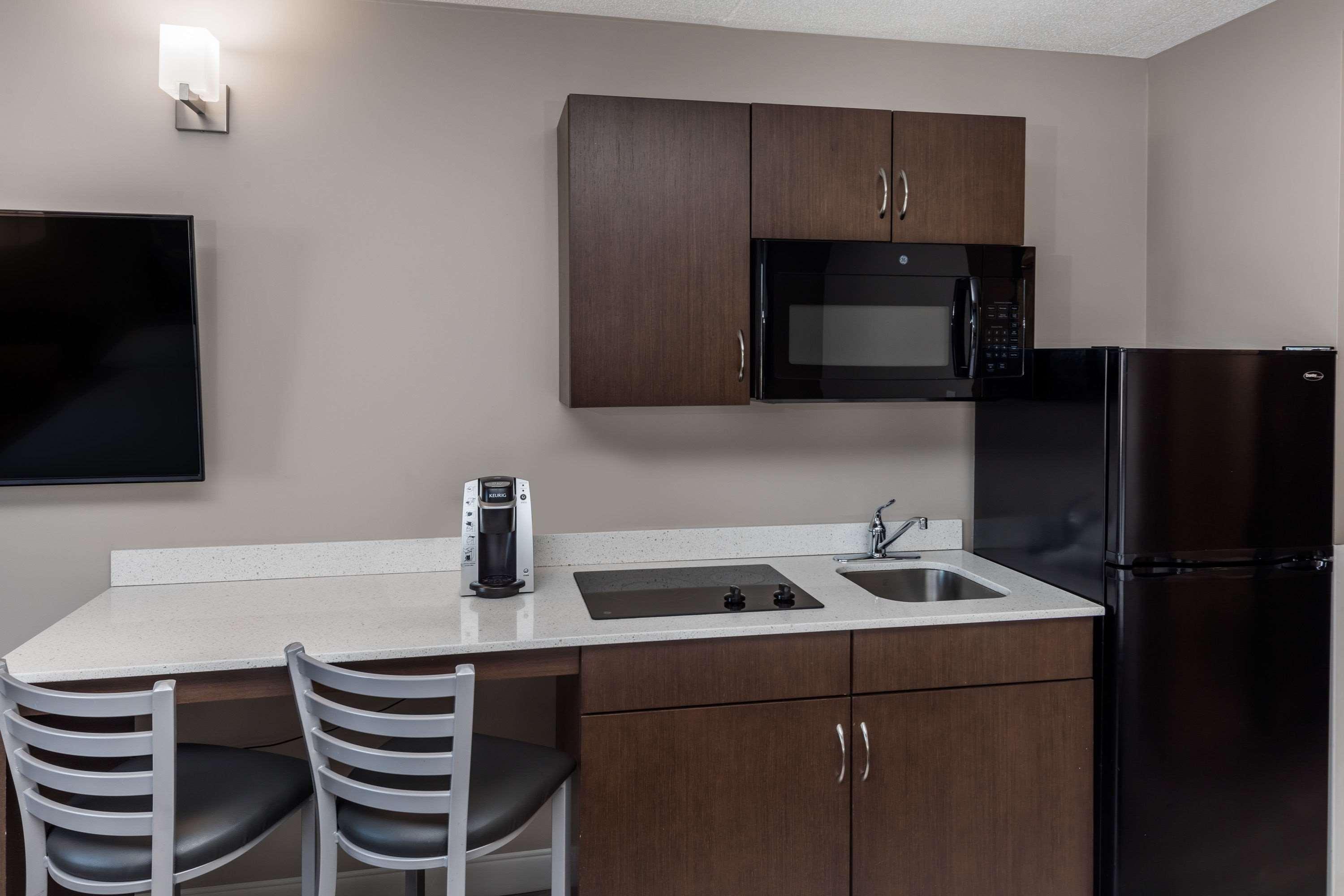 Super 8 By Wyndham Winnipeg West Εξωτερικό φωτογραφία