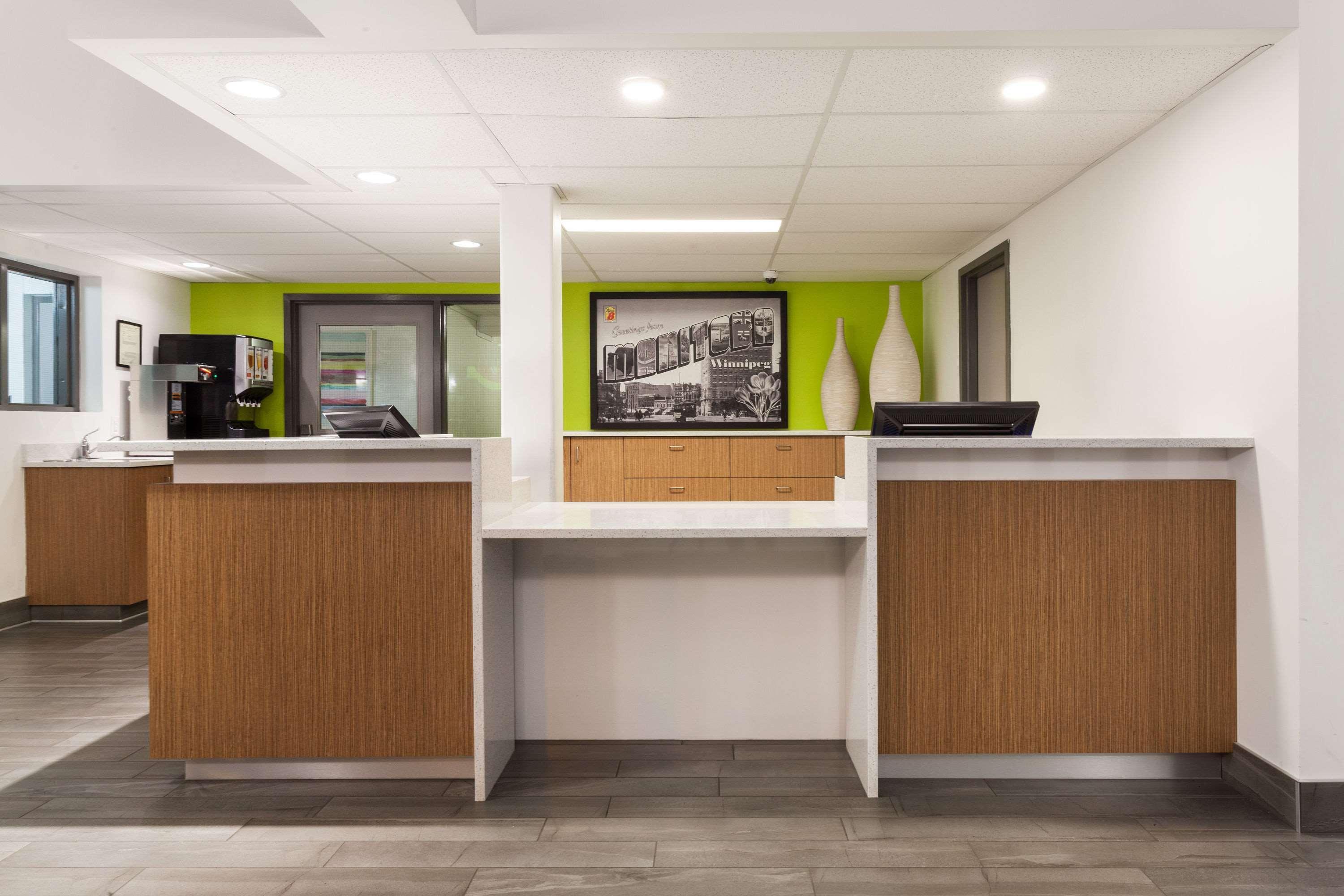 Super 8 By Wyndham Winnipeg West Εξωτερικό φωτογραφία