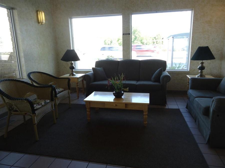 Super 8 By Wyndham Winnipeg West Εξωτερικό φωτογραφία