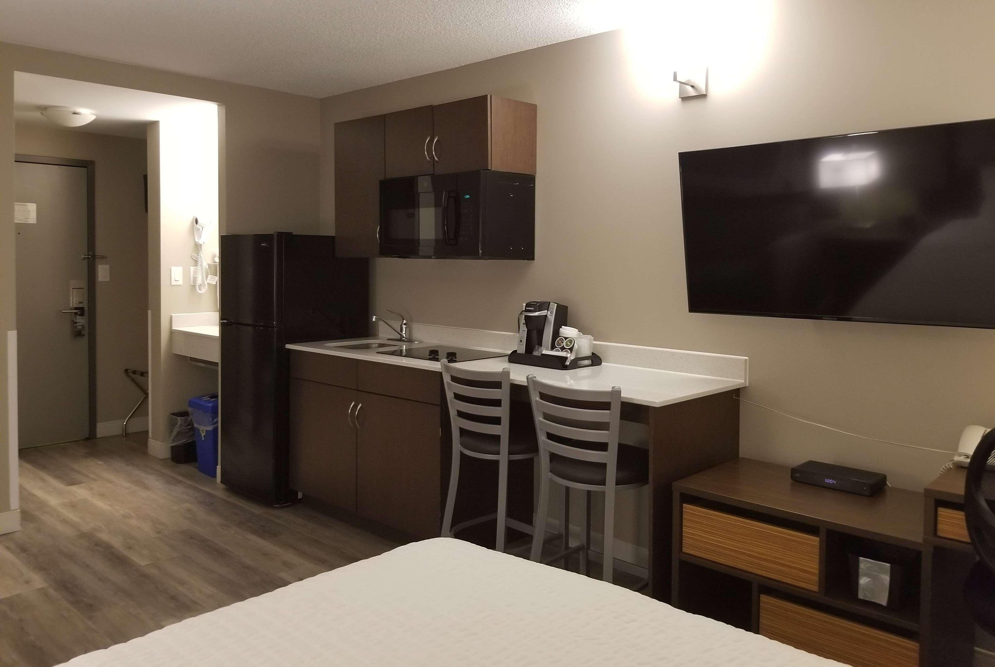 Super 8 By Wyndham Winnipeg West Εξωτερικό φωτογραφία