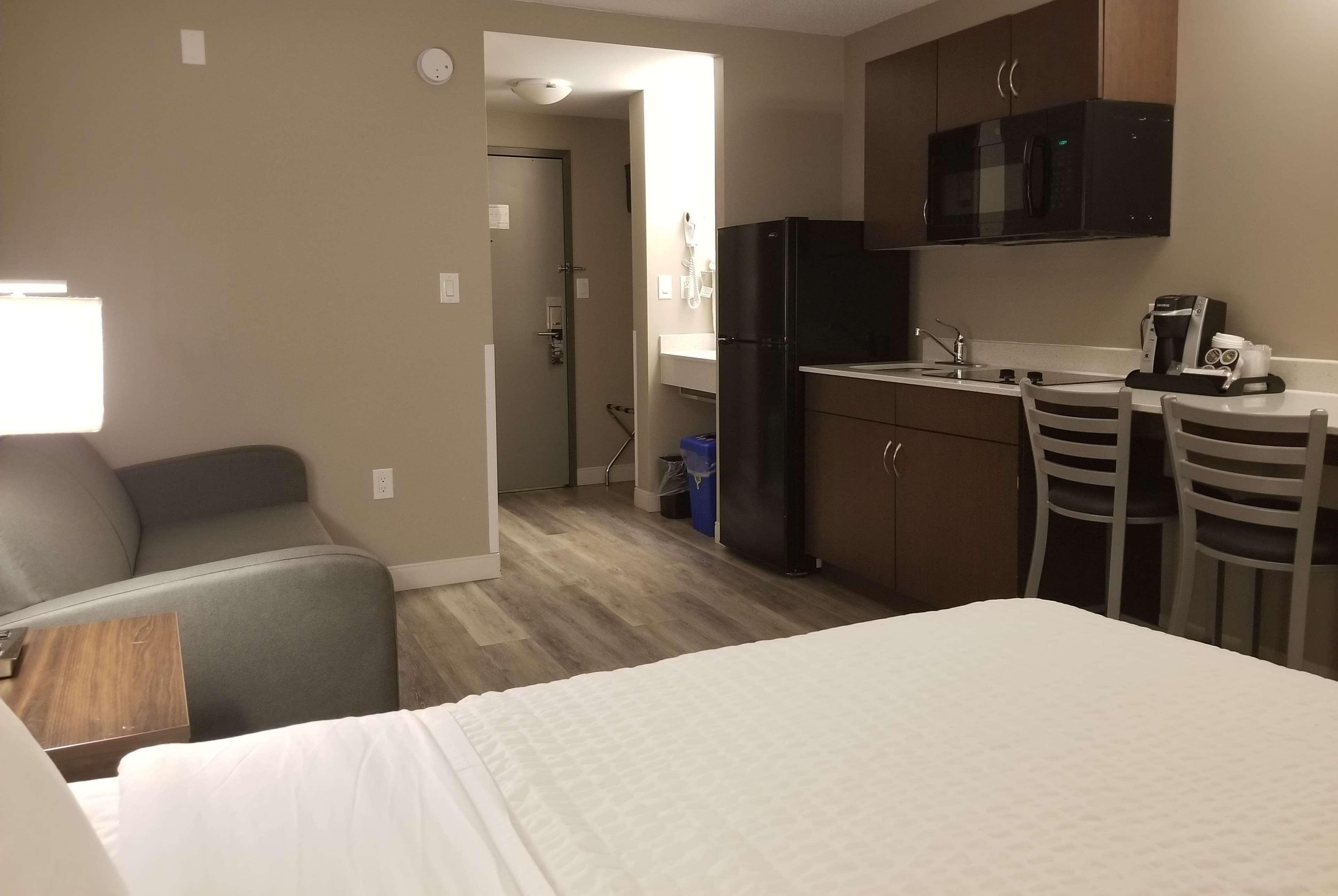 Super 8 By Wyndham Winnipeg West Εξωτερικό φωτογραφία