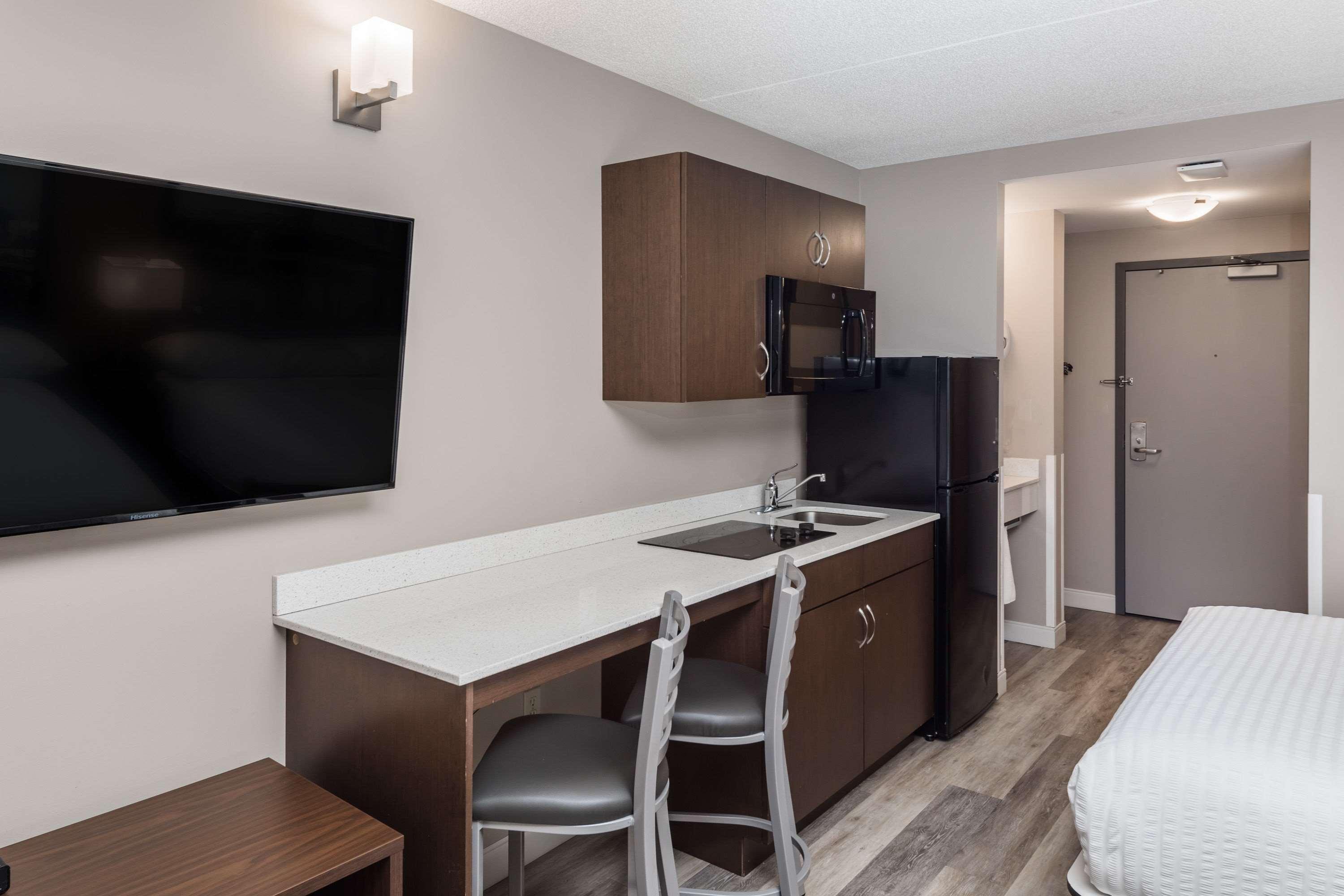 Super 8 By Wyndham Winnipeg West Εξωτερικό φωτογραφία