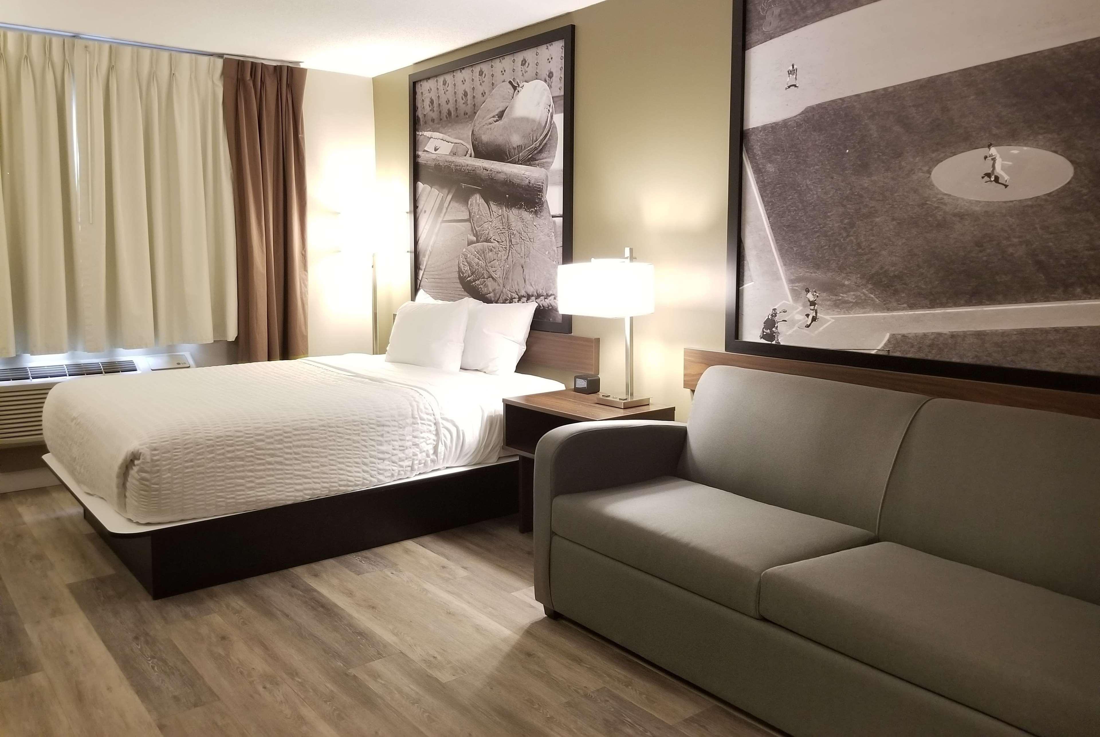 Super 8 By Wyndham Winnipeg West Εξωτερικό φωτογραφία