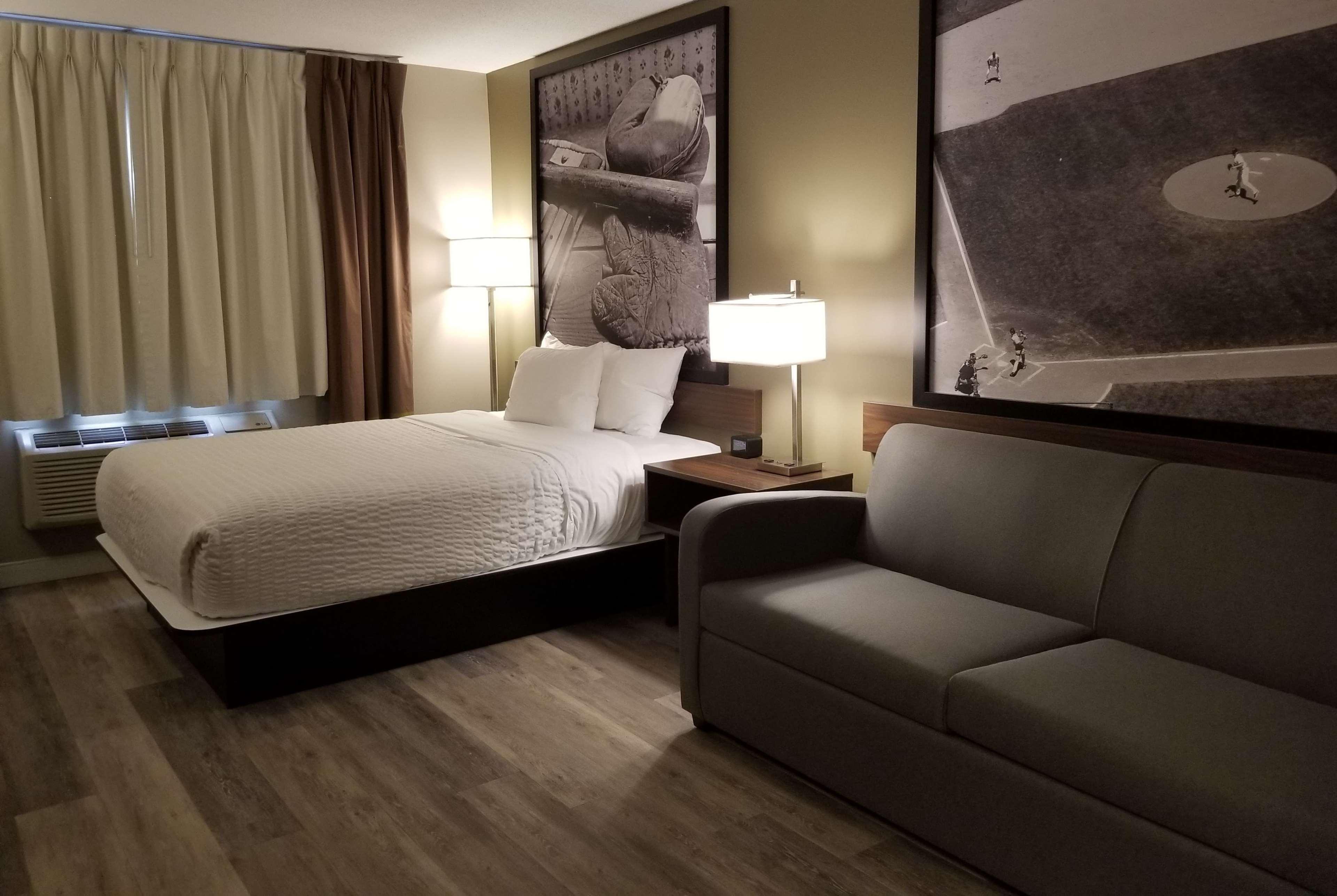 Super 8 By Wyndham Winnipeg West Εξωτερικό φωτογραφία