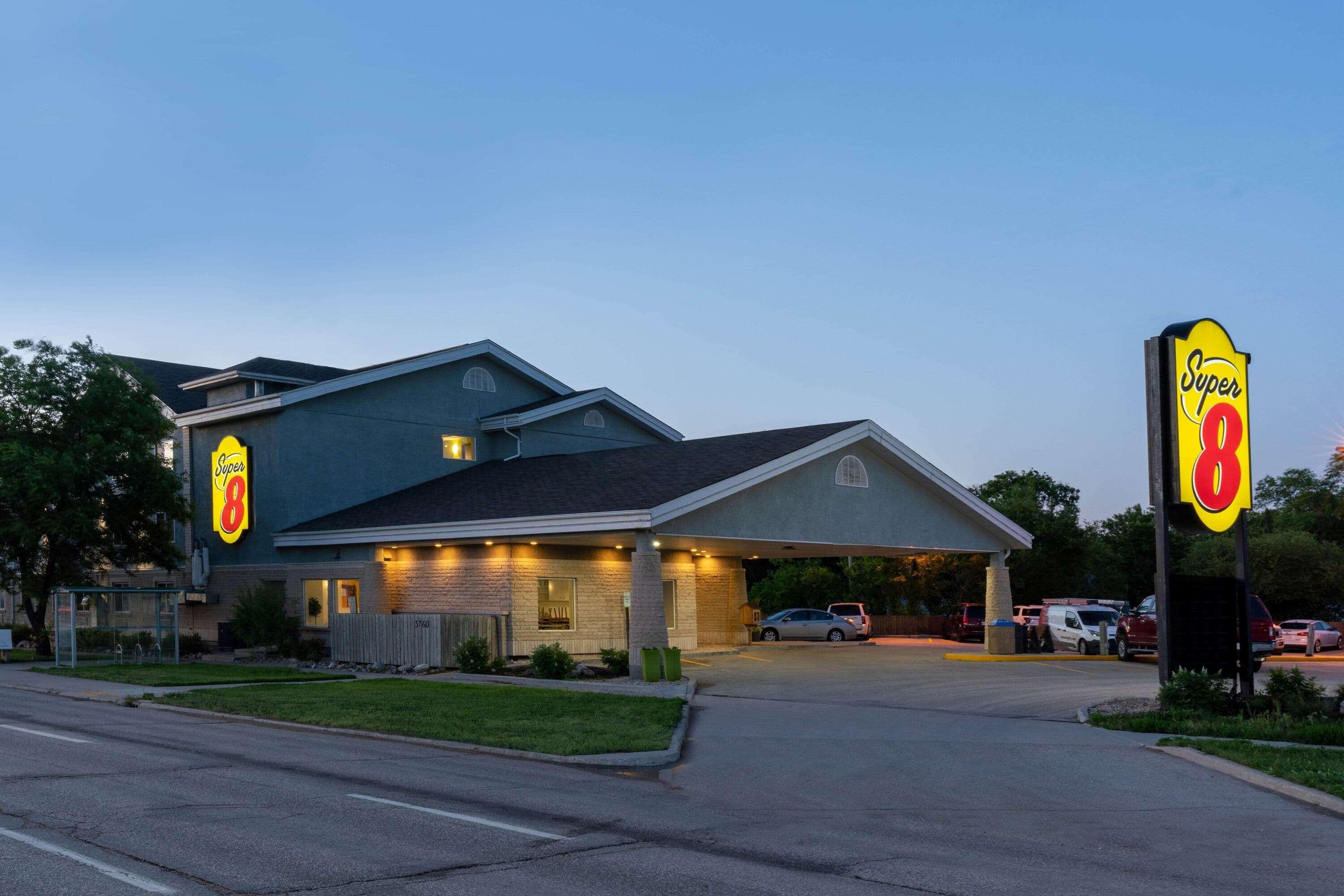 Super 8 By Wyndham Winnipeg West Εξωτερικό φωτογραφία