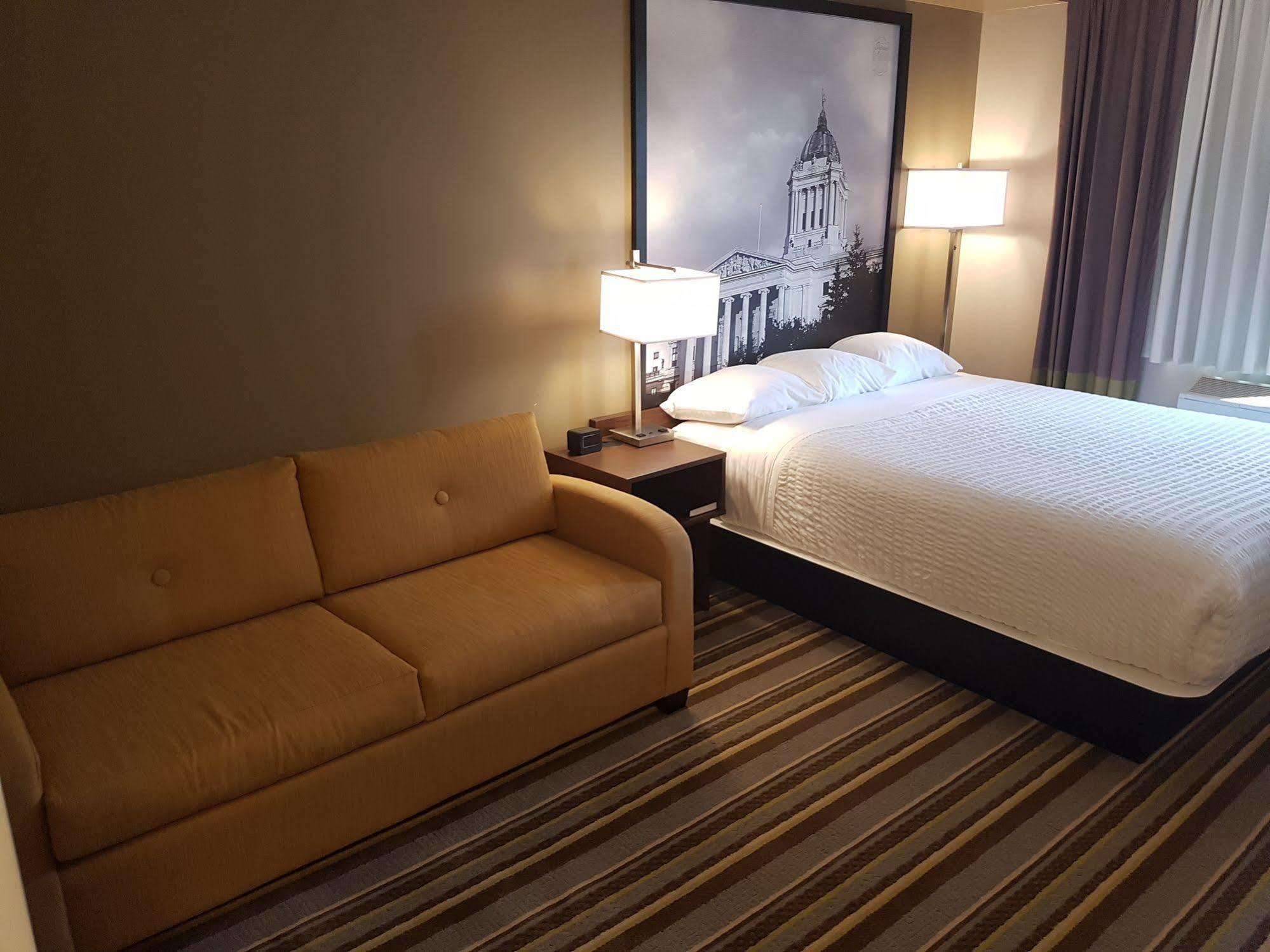 Super 8 By Wyndham Winnipeg West Εξωτερικό φωτογραφία