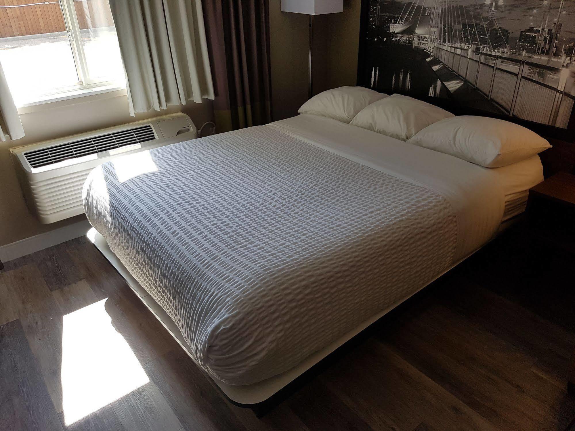 Super 8 By Wyndham Winnipeg West Εξωτερικό φωτογραφία