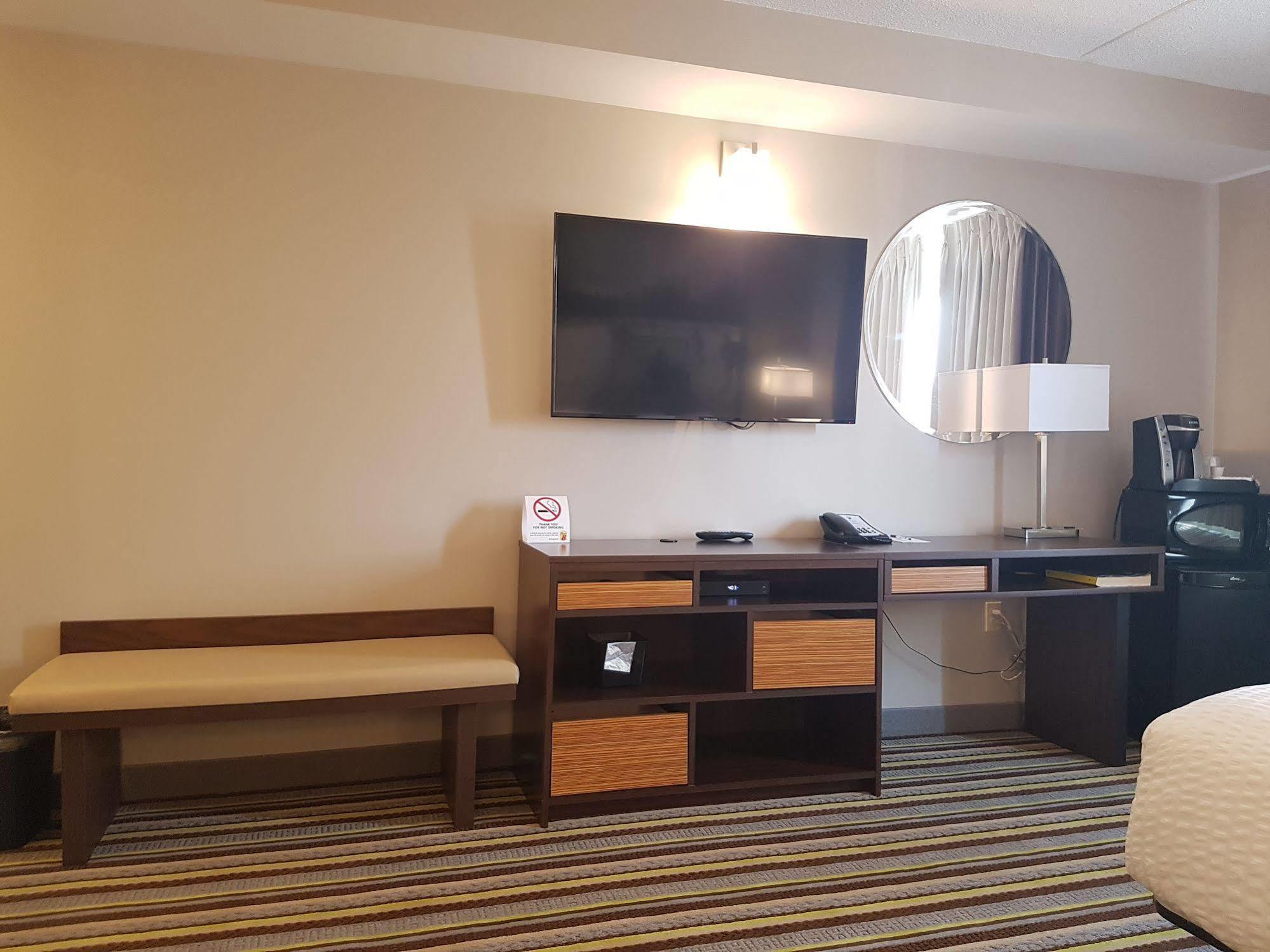 Super 8 By Wyndham Winnipeg West Εξωτερικό φωτογραφία