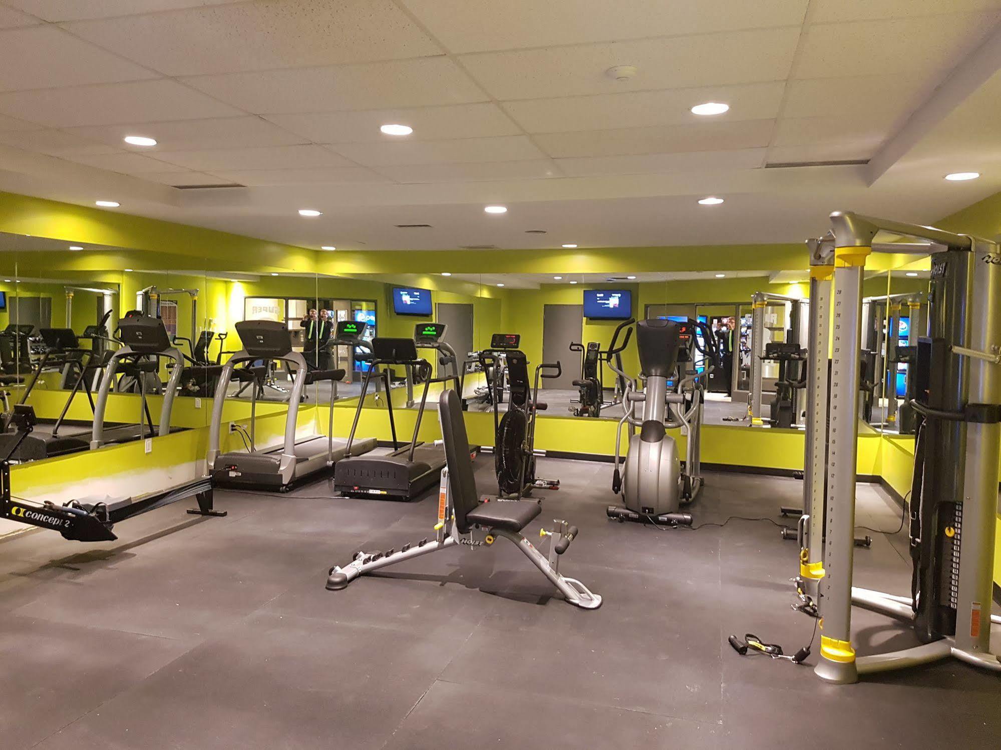 Super 8 By Wyndham Winnipeg West Εξωτερικό φωτογραφία