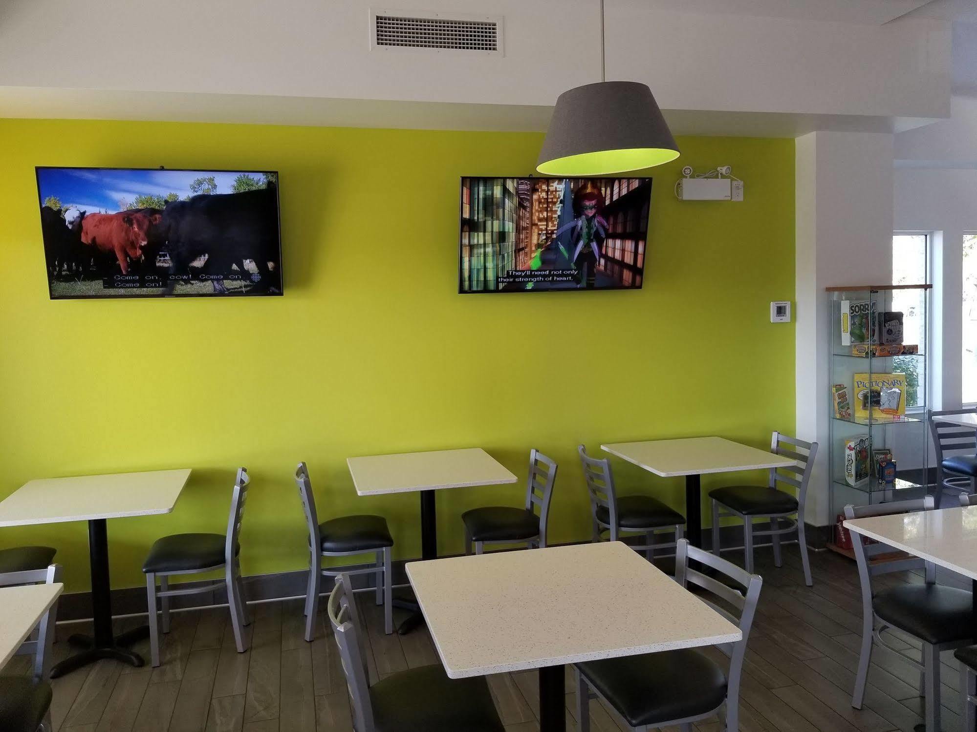 Super 8 By Wyndham Winnipeg West Εξωτερικό φωτογραφία